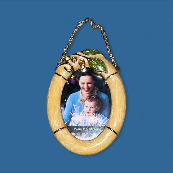 Hallmark Family Tree The Greatest Blessing Photo Holder Ornament - Picture 1 of 1